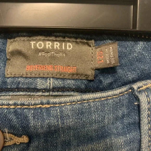 Torrid Boyfriend Straight Vintage Stretch Ripped Jeans Size 12 Short - Picture 3 of 3